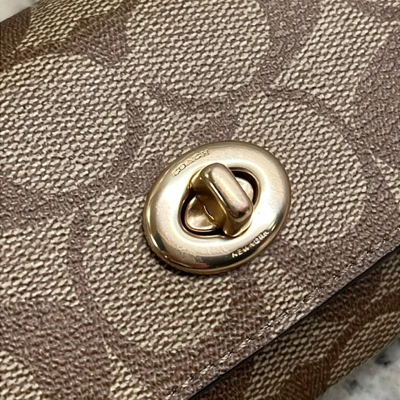 Coach Signature C Sunglass Case EUC - Picture 6 of 8